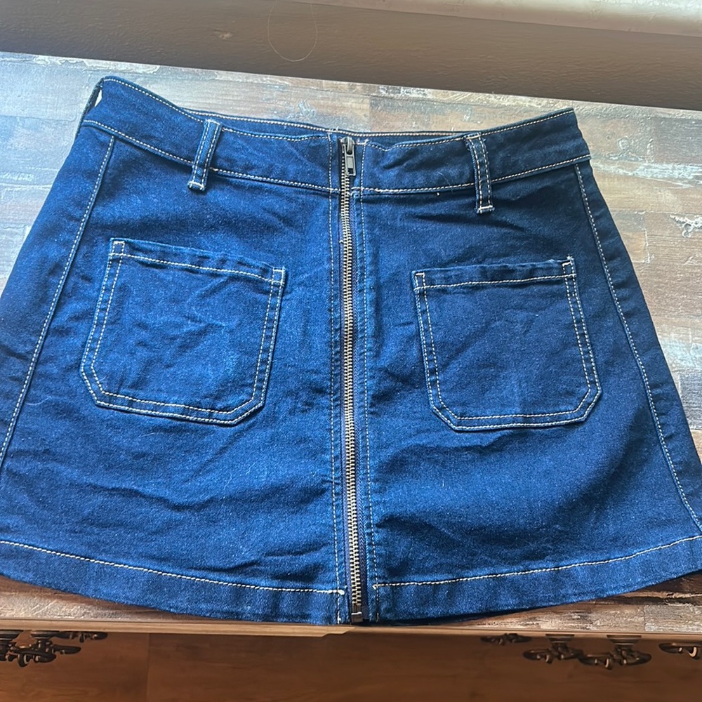 Dark denim mini skirt 🤸‍♀️